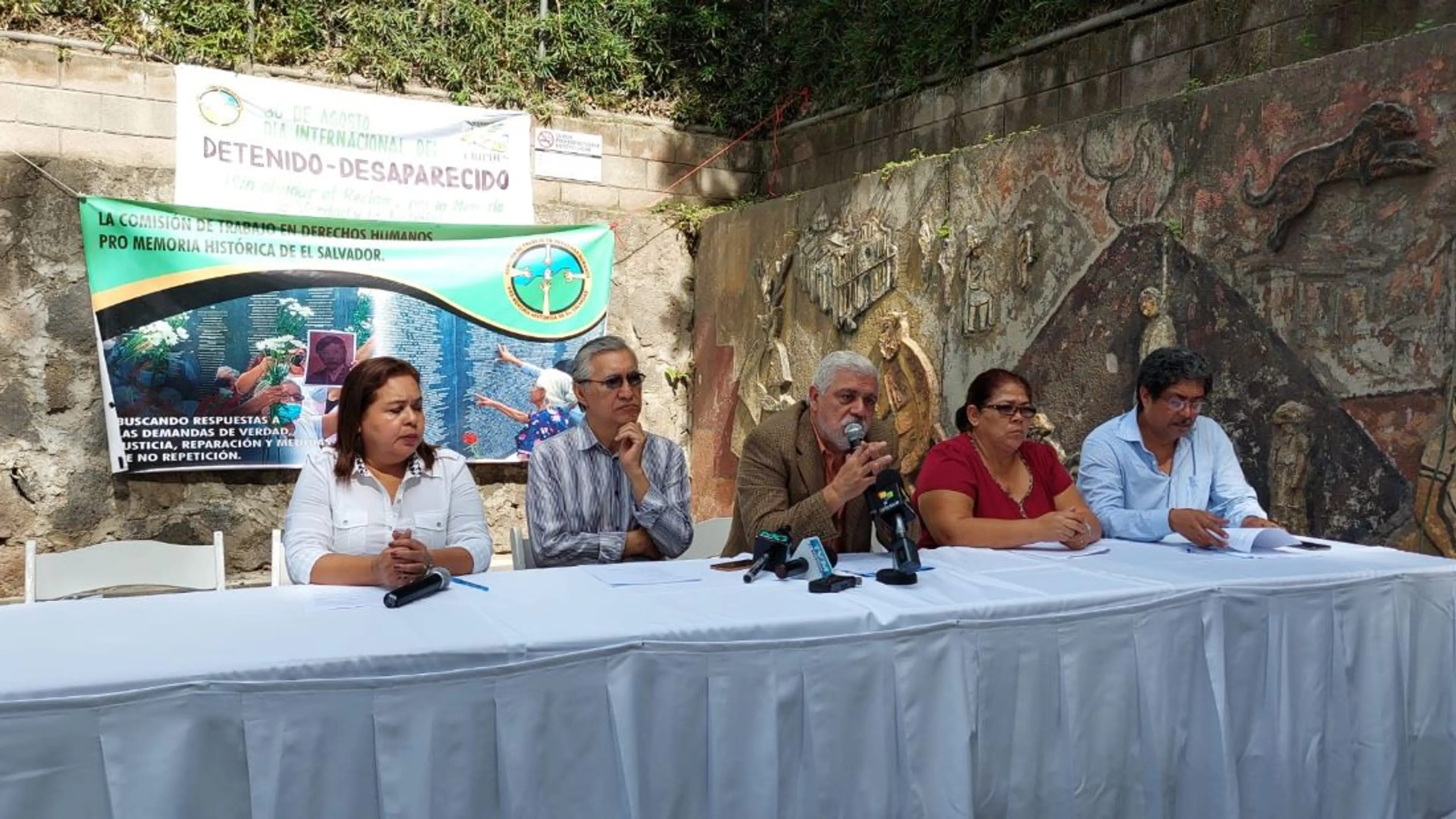 Members of Tutela Legal denouncing illegal detentions